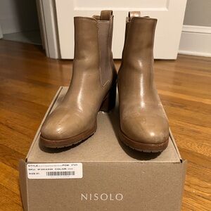 Nisolo Leather Heeled Chelsea Boot in Almond